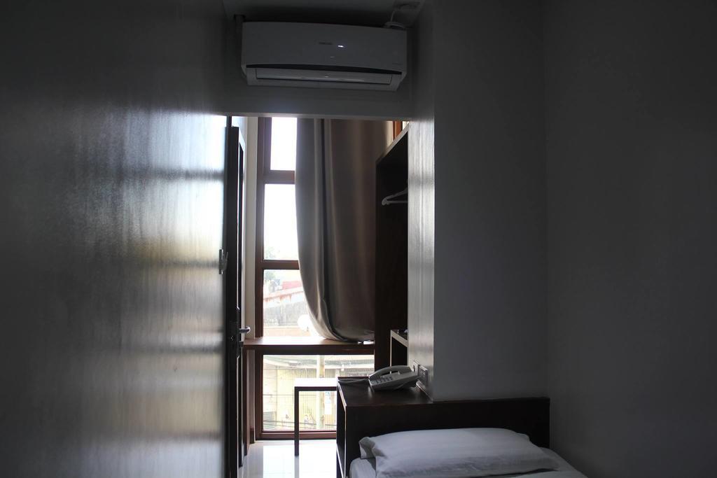 West Makati Hotel Makati City Dış mekan fotoğraf