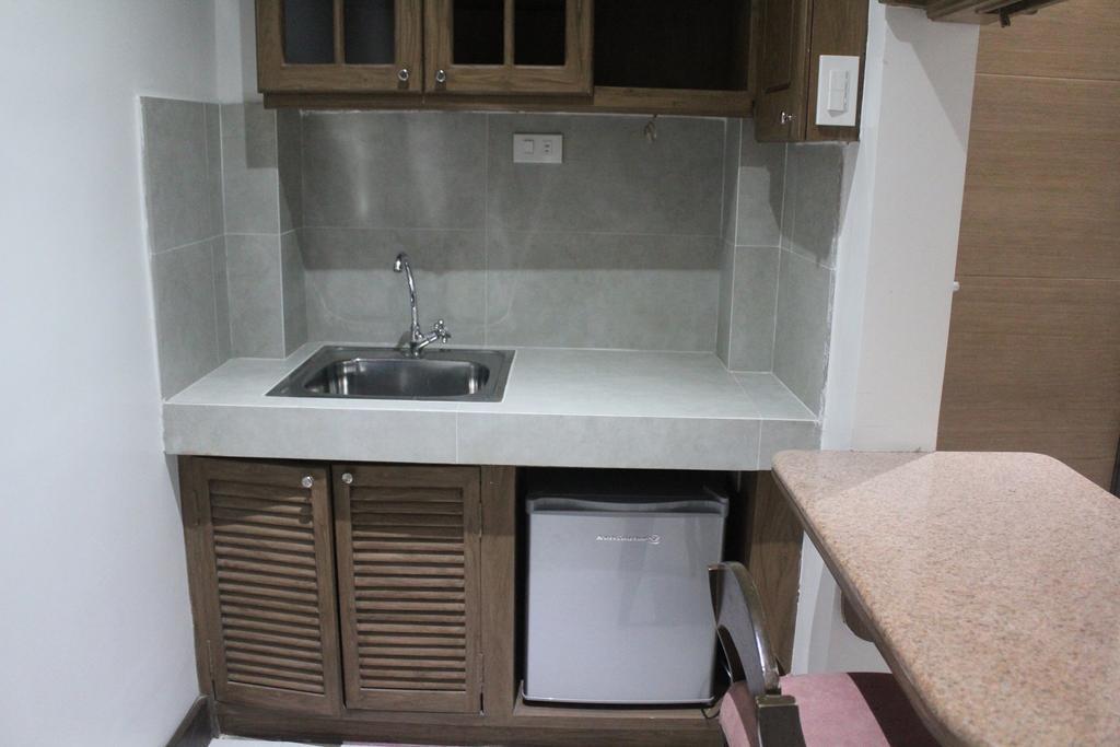 West Makati Hotel Makati City Oda fotoğraf