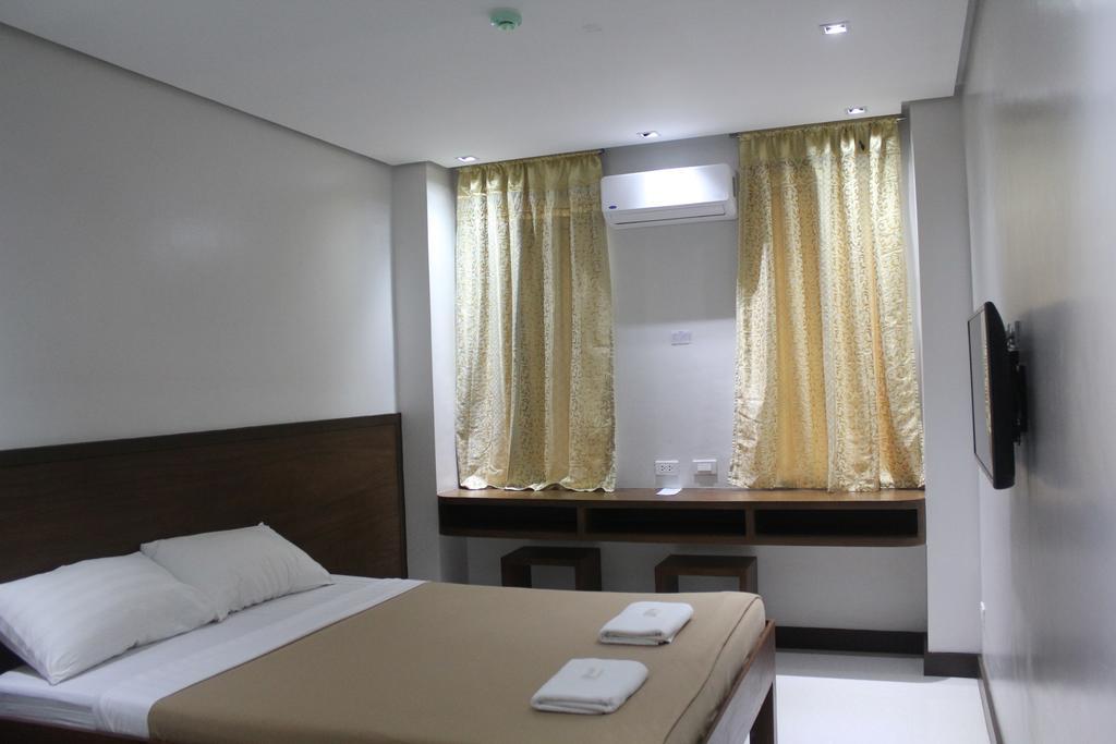 West Makati Hotel Makati City Oda fotoğraf