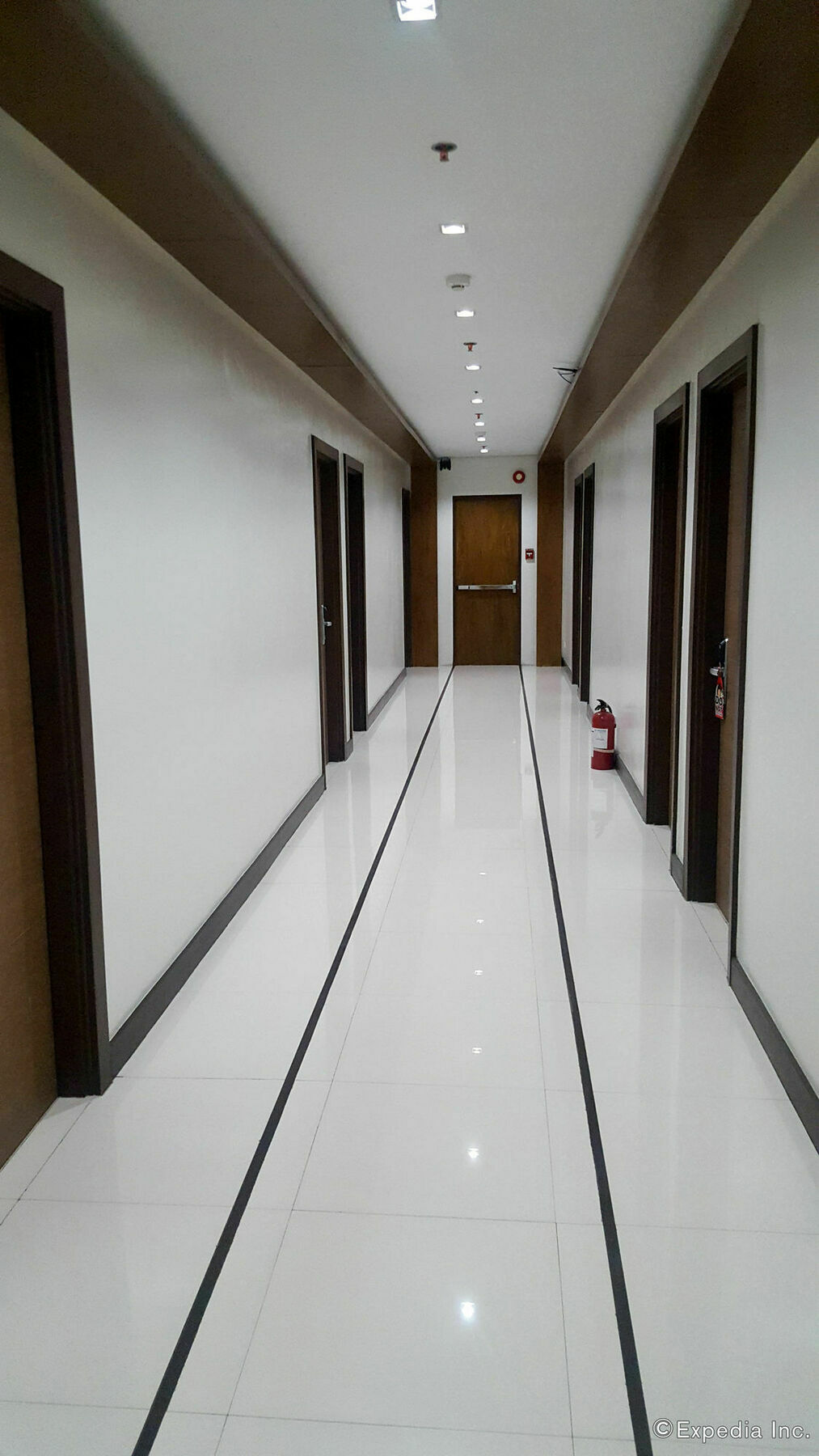 West Makati Hotel Makati City Dış mekan fotoğraf